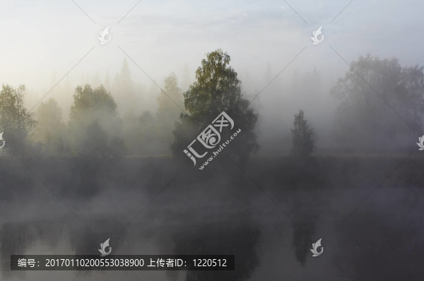 清晨的薄霧