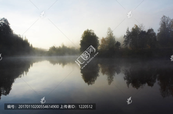 清晨的薄霧