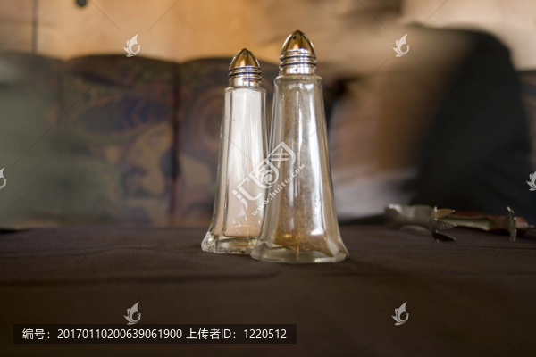 鹽和胡椒瓶