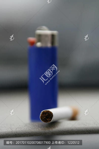 藍色打火機和香煙