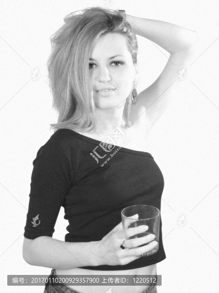 紅外的漂亮女孩