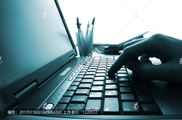 在筆記本電腦上工作