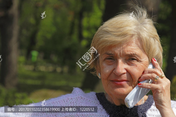 老年婦女電話