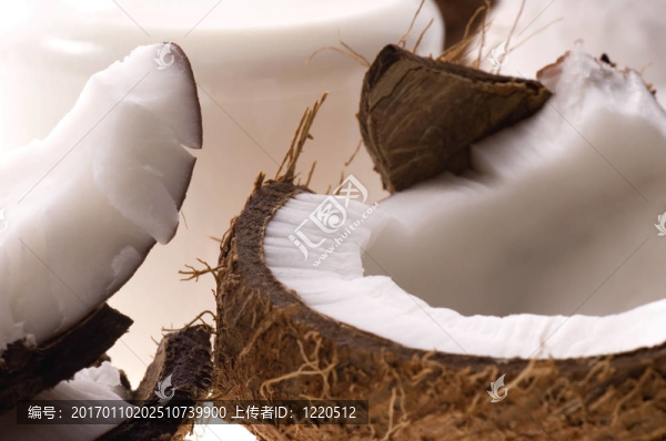打開椰子和牛奶