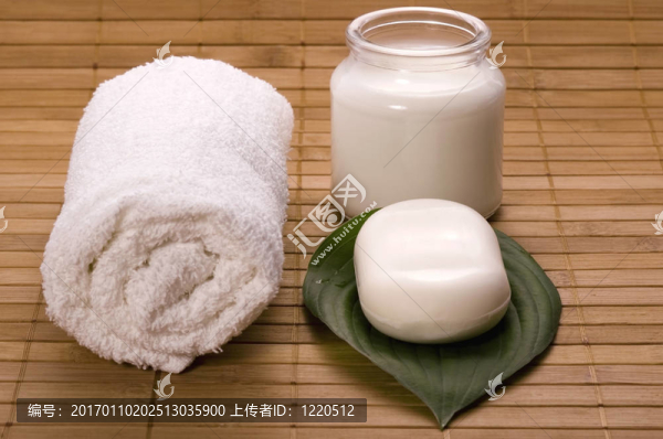 牛奶浴。白色的SPA