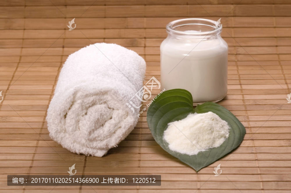 牛奶浴。白色的SPA