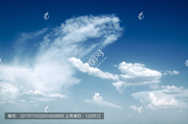 藍(lán)色天空。