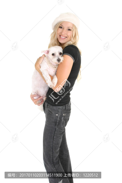 抱著一只小狗的女人