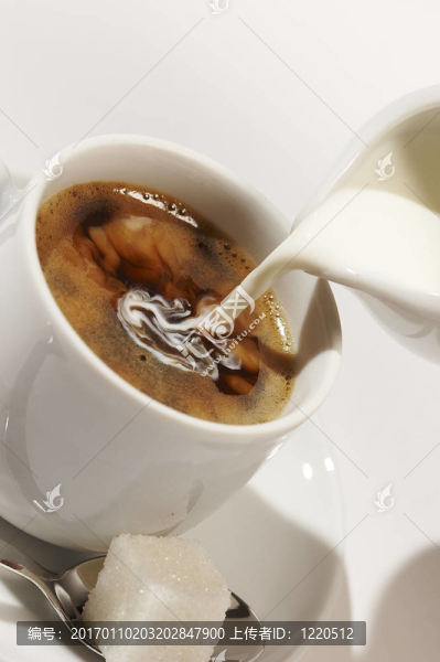 加牛奶的咖啡