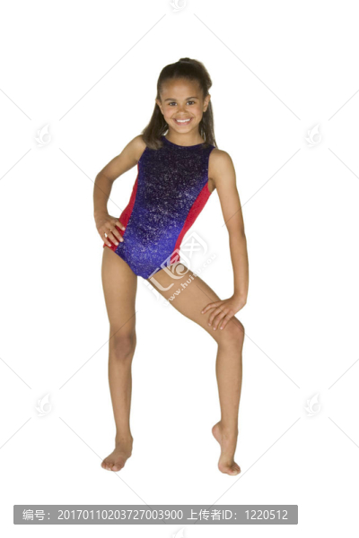 8歲的女孩在體操姿勢