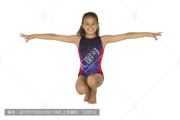 8歲的女孩在體操姿勢(shì)