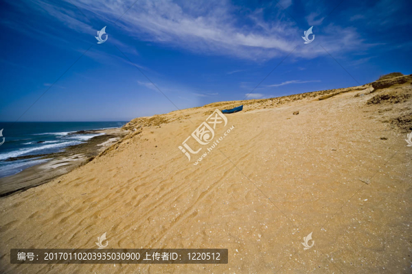 海灘；海洋；沙；太陽(yáng)；風(fēng)；波浪