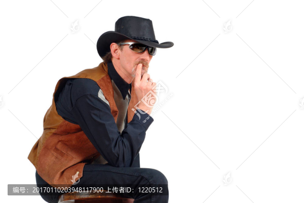 迷人的牛仔與眼鏡；沉思的神情