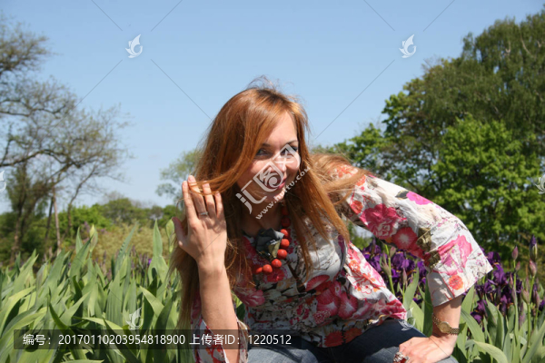 年輕漂亮的女人