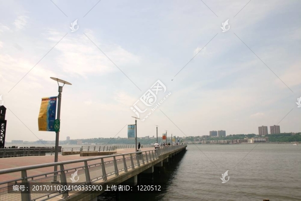 第五十街碼頭；紐約