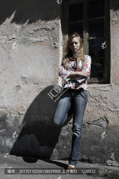 年輕漂亮的女人-匯圖網(wǎng) www.fosd68.com 年輕漂亮的女人