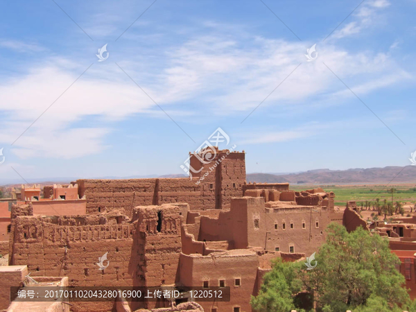 赤色要塞在沙漠陶里爾特城堡-瓦爾扎扎特-摩洛哥。