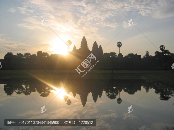 隨著太陽在帝國歷史的高棉城市日出；吳哥古跡吳哥寺廟；cambodgia；