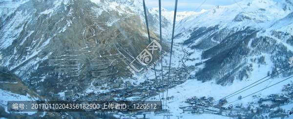 從纜車上市；Val,d,Isere；法國的阿爾卑斯山脈；法國