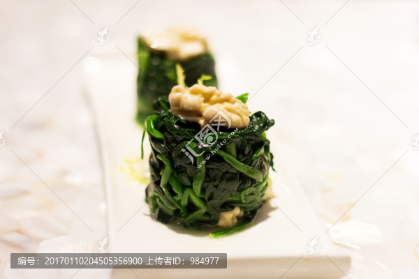 菠菜拌桃仁