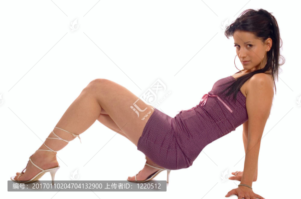 熱的黑發(fā)女孩
