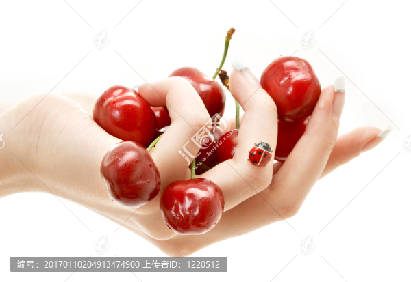 手上滿是紅櫻桃