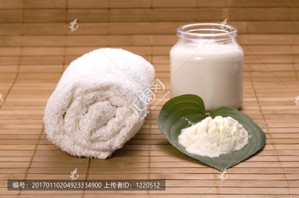 牛奶浴。白色的SPA