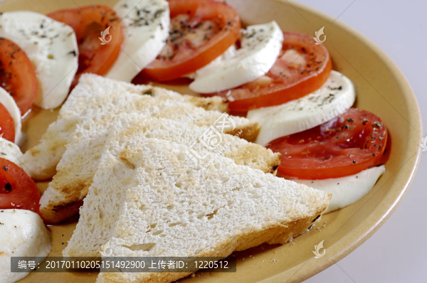 Mozarella；西紅柿和T