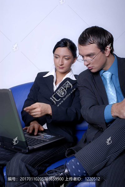 年輕的企業(yè)家夫婦