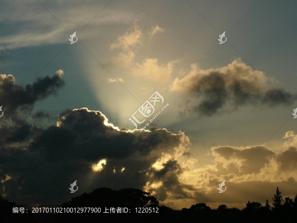 太陽(yáng)和云