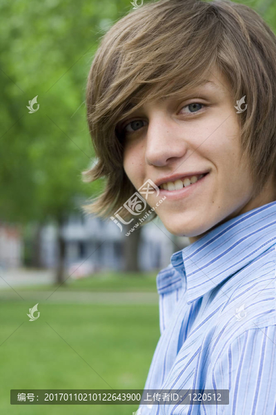 十幾歲的男孩