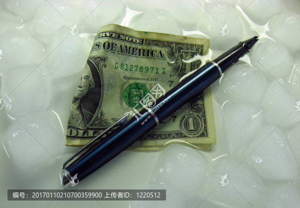 融化的錢冰和一支鋼筆