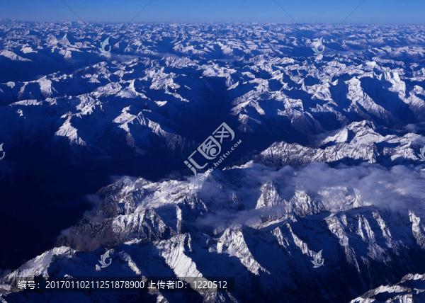 天空中的山