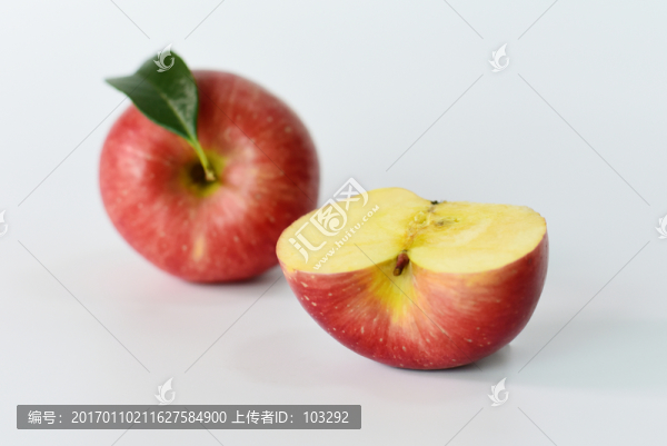 切開的紅蘋果