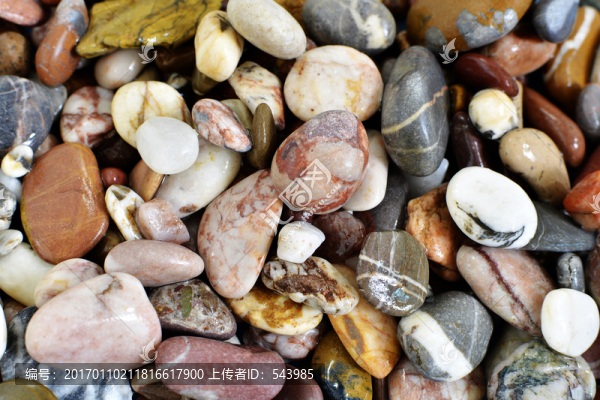 五彩的石頭