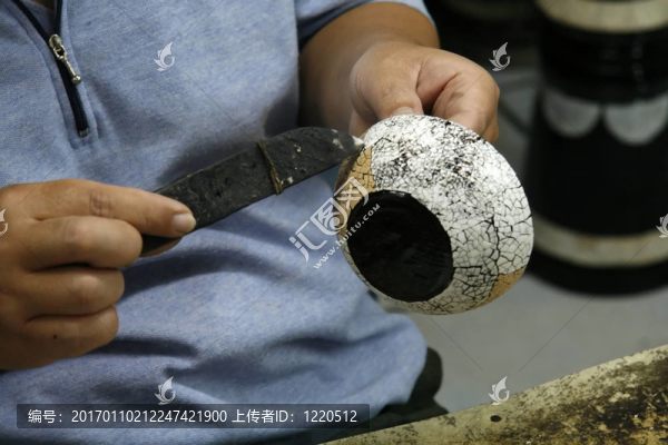 在噴漆廠工作