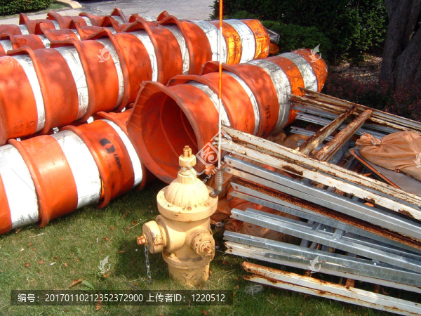 堆疊的錐形交通路標(biāo)