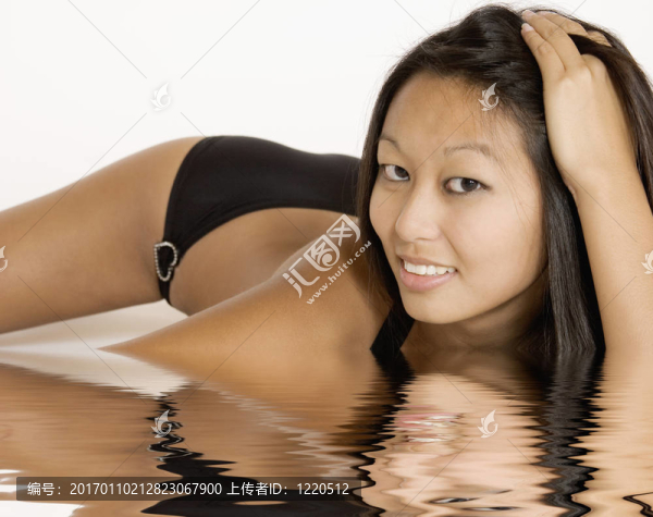 泳裝