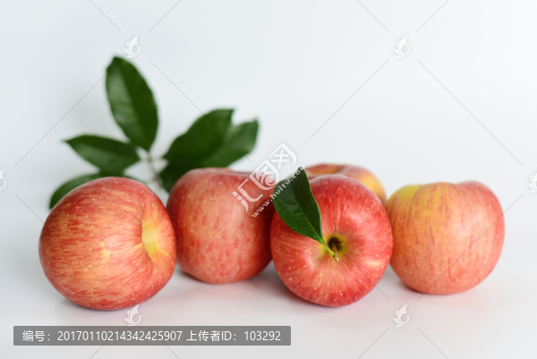 一堆紅蘋果