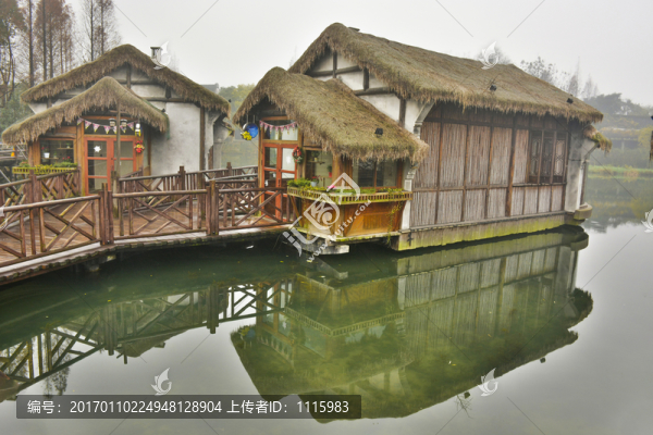 旅游景區(qū)茅草屋
