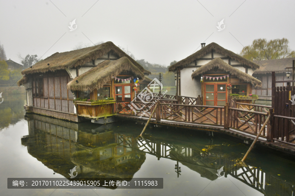 旅游景區(qū)茅草屋