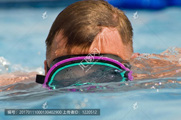 浮潛的人