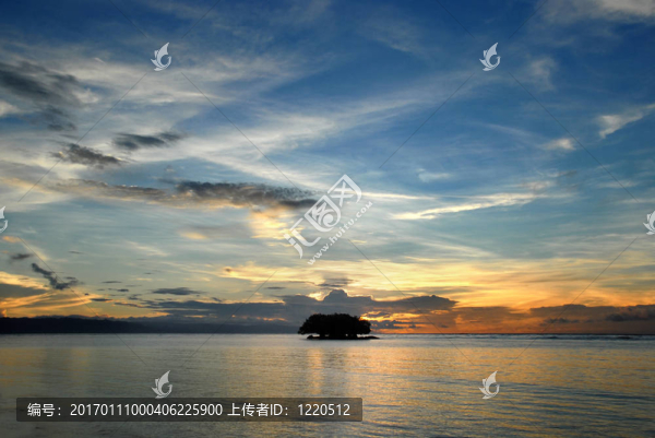 熱帶海洋日出與島嶼