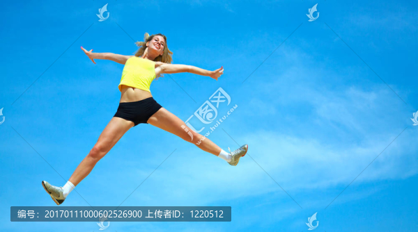 女孩跳