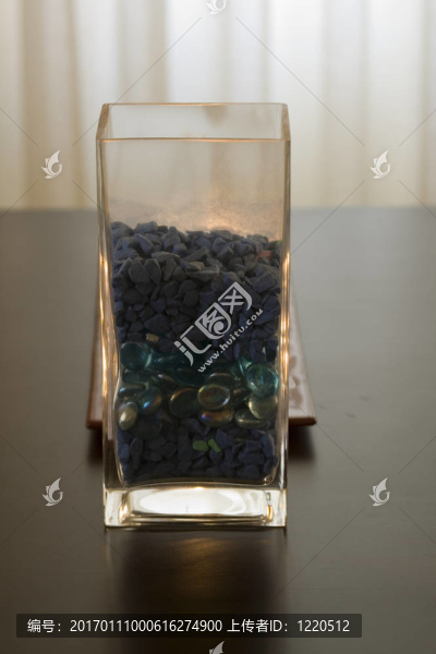 蠟燭背后的花瓶