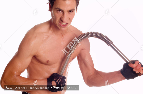 濕汗的健美運動員