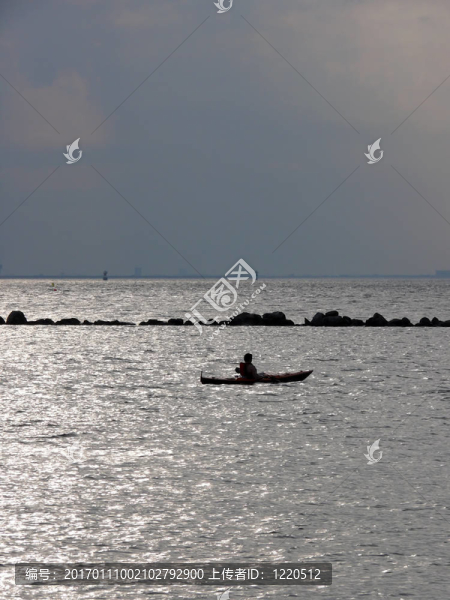 Kayak在日落
