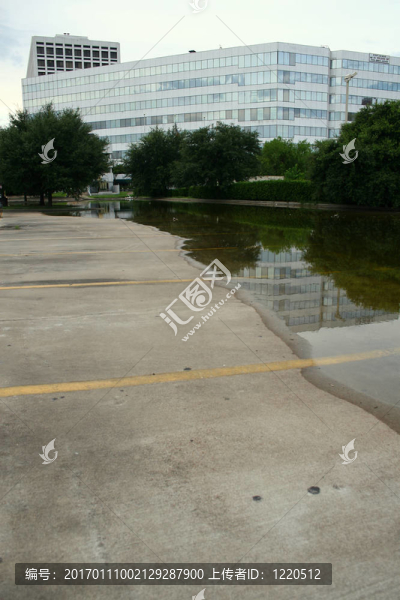 雨天后的建筑透視