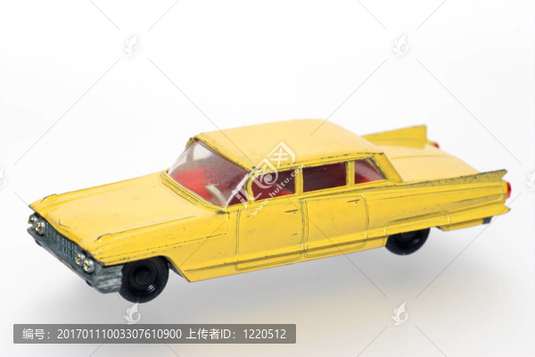 被虐待的美國玩具車