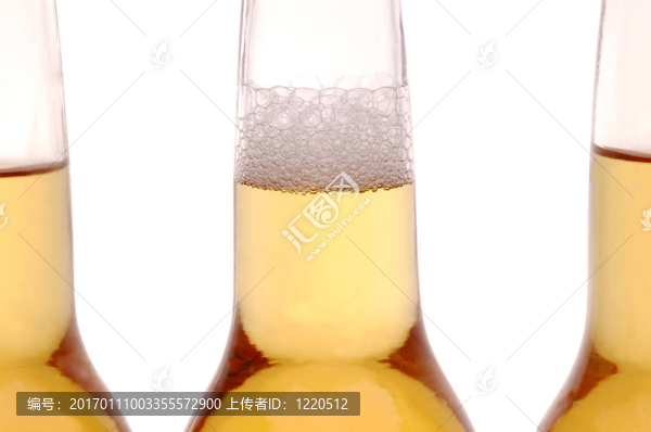 三啤酒瓶